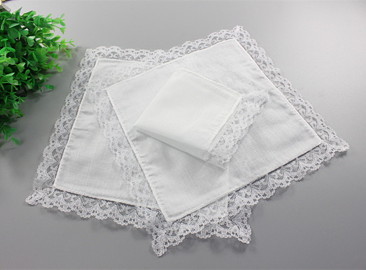 Monogrammed Handkerchief - منديل دانتيل مخصص للنساء، مناديل قماشية