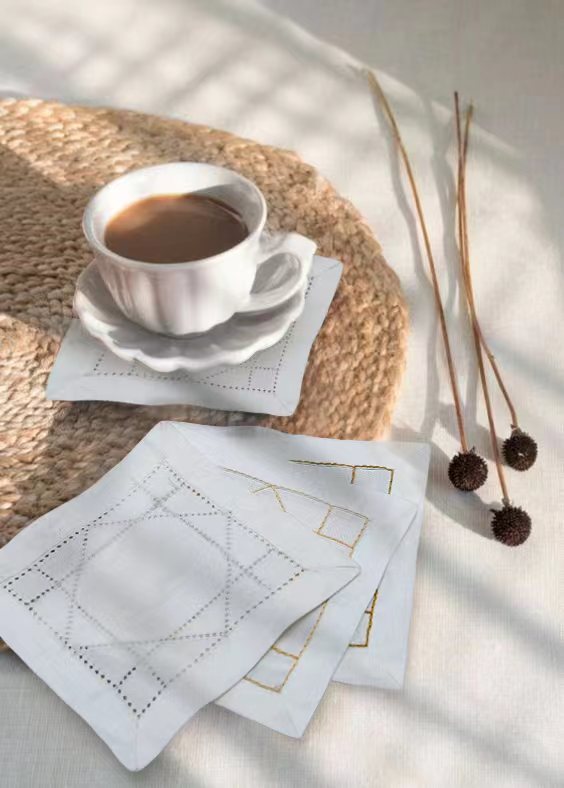 مناديل كوكتيل فاخرة مطرزة من ا - مراجعة Monogrammed Handkerchief وسعره