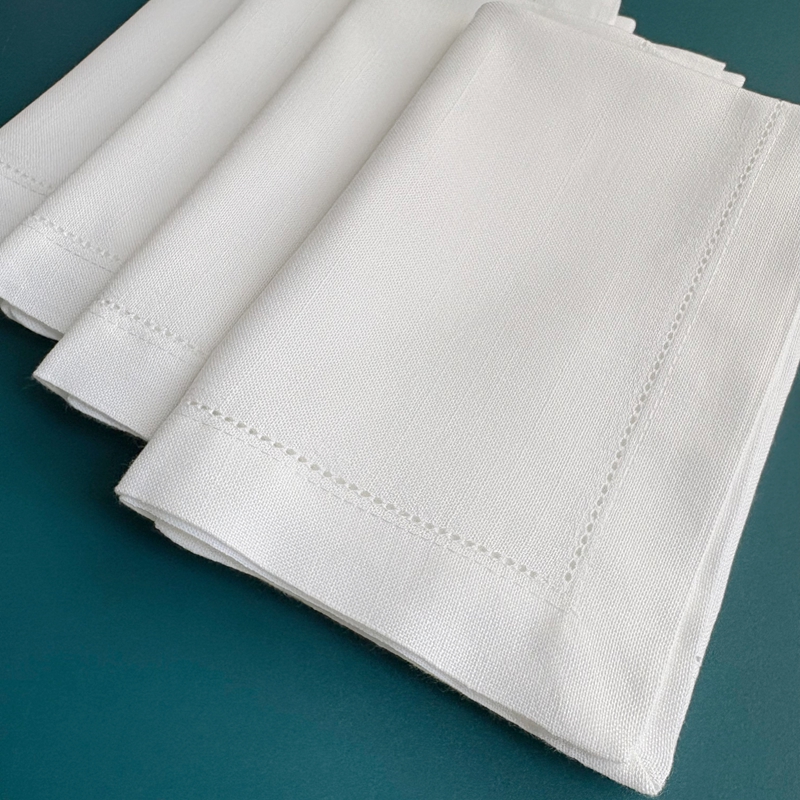 6 قطع مناديل طاولة بيضاء من ال - مراجعة Monogrammed Handkerchief وسعره
