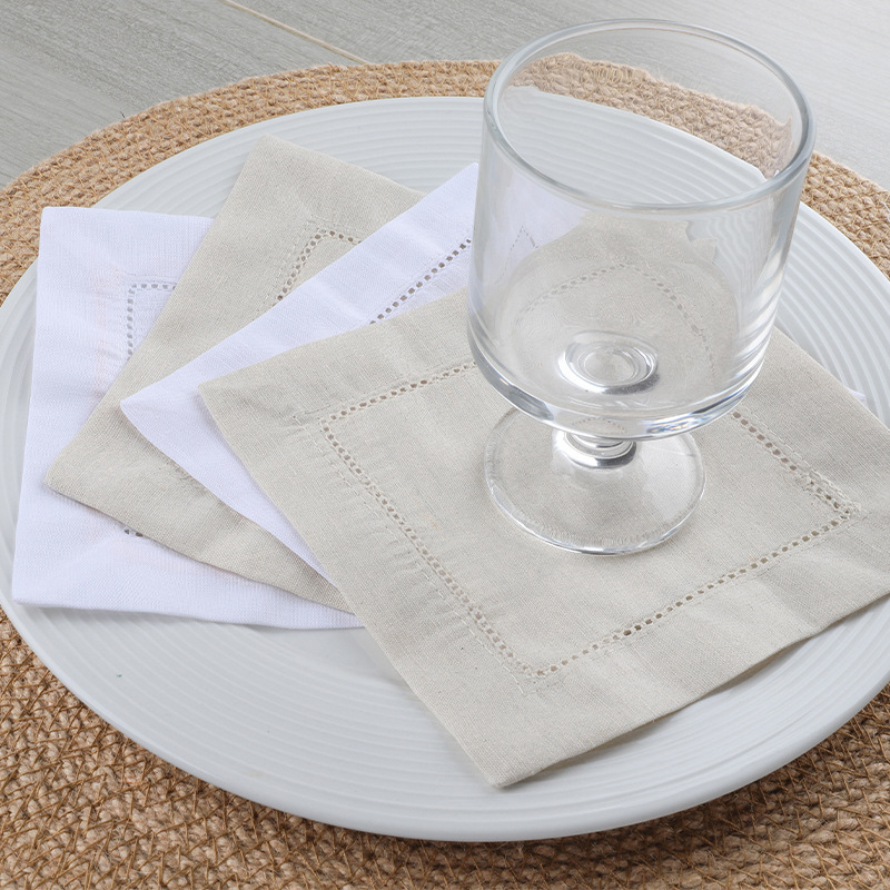 مجموعة من 50 قواعد أكواب كوكتي - مراجعة Monogrammed Handkerchief وسعره